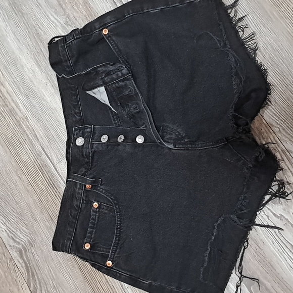 Womens Levi 501 Cutoff Black Denim High Waisted Shorts, Size 30 - Picture 2 of 5